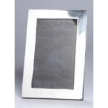 Foto-Standrahmen, Mitte 20. Jh., Silber 800, rechteckig, glatte Wandung, 23 x 16 cm, Wandung mit 2