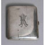 Zigaretten-Etui, dt., um 1900, Silber 800, rechteckig, scharnierter Deckel mit graviertem Monogramm,