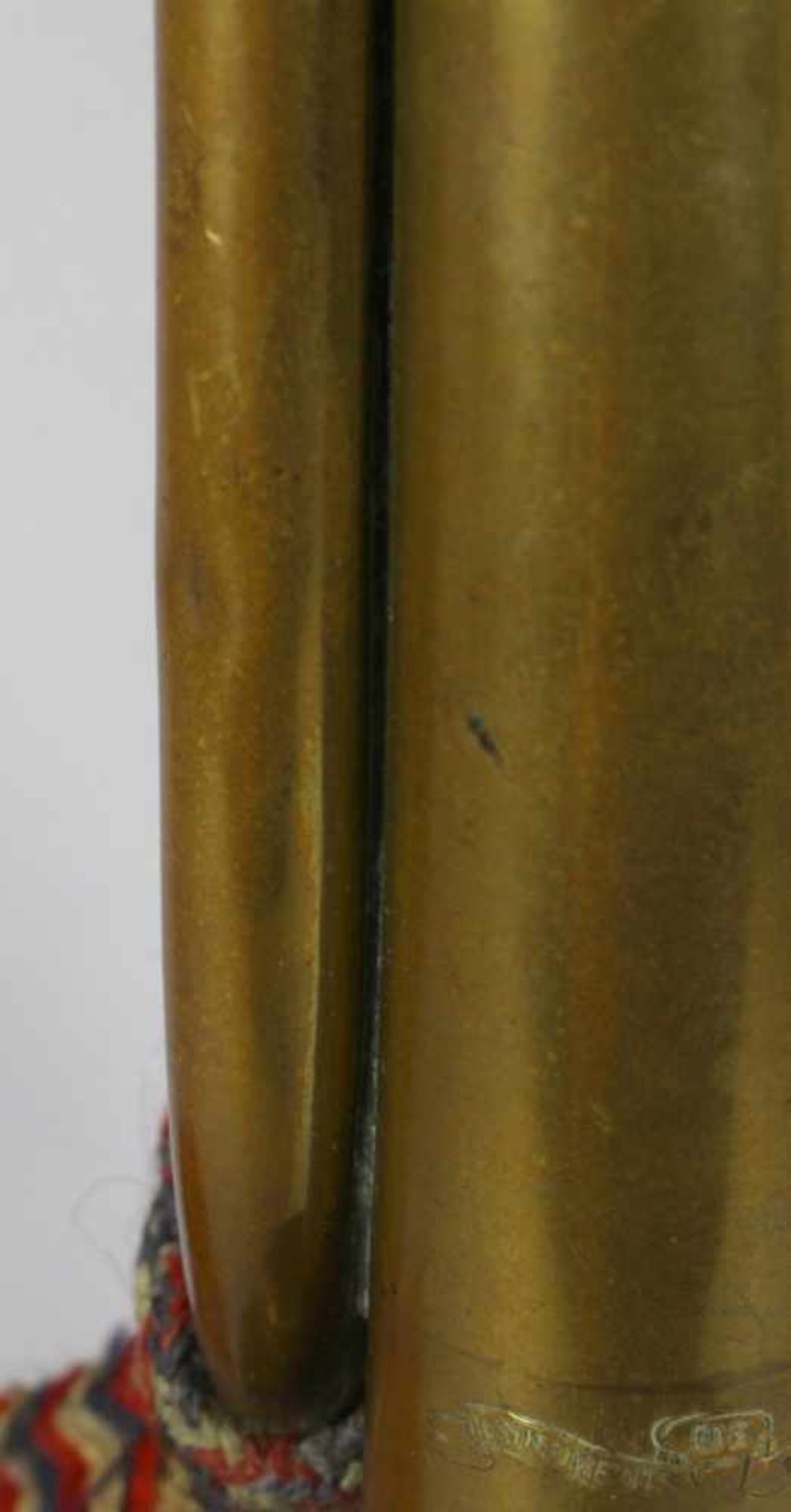Kavallerie-Trompete, Frankreich, 20. Jh., Messingkorpus mit Weißmetall-Mundstück, gemarkt - Bild 2 aus 3