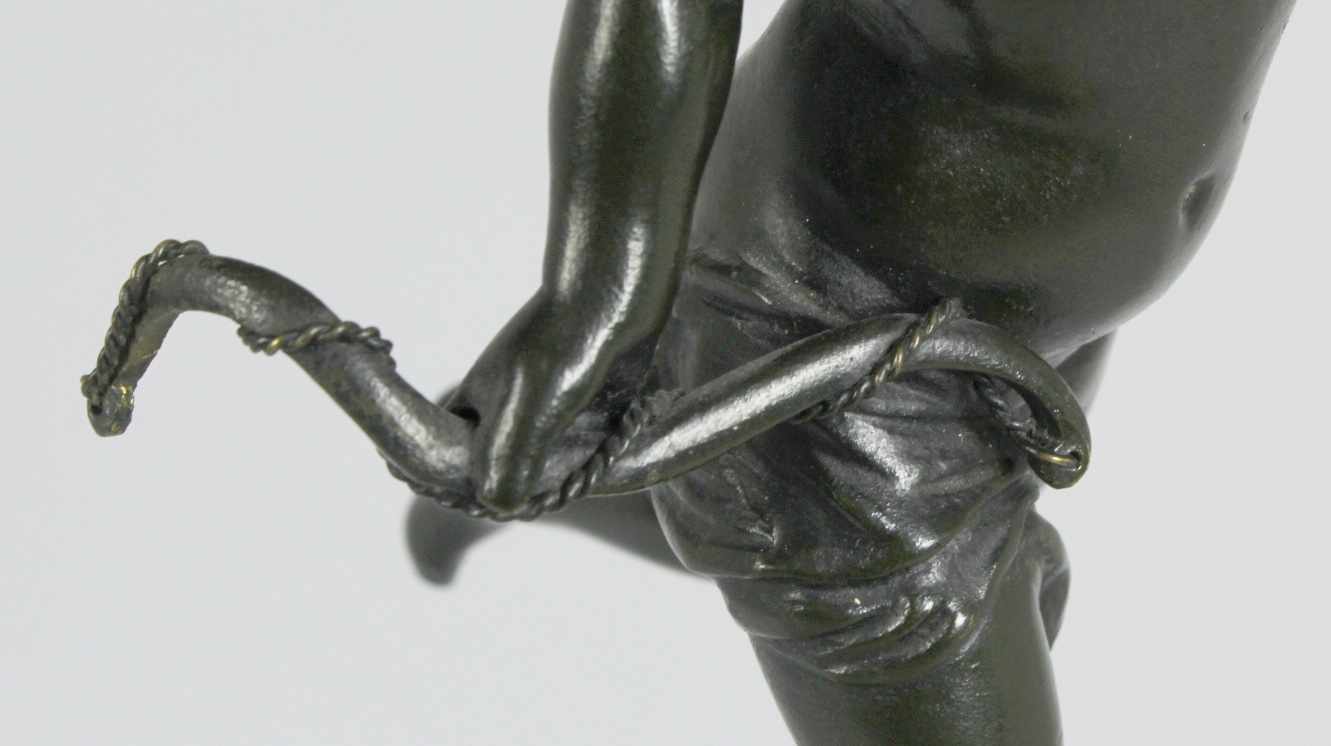 Bronze-Plastik, "Amor", unleserlich signierender, franz. Bildhauer um 1900, (Anfrie, Charles ?), - Image 3 of 4