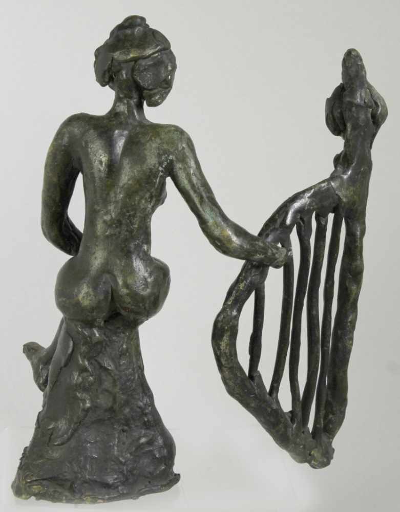 Bronze-Plastik, "Frauenakt mit Harfe", unleserlich signierender, zeitgenössischer Bildhauer, - Image 2 of 4