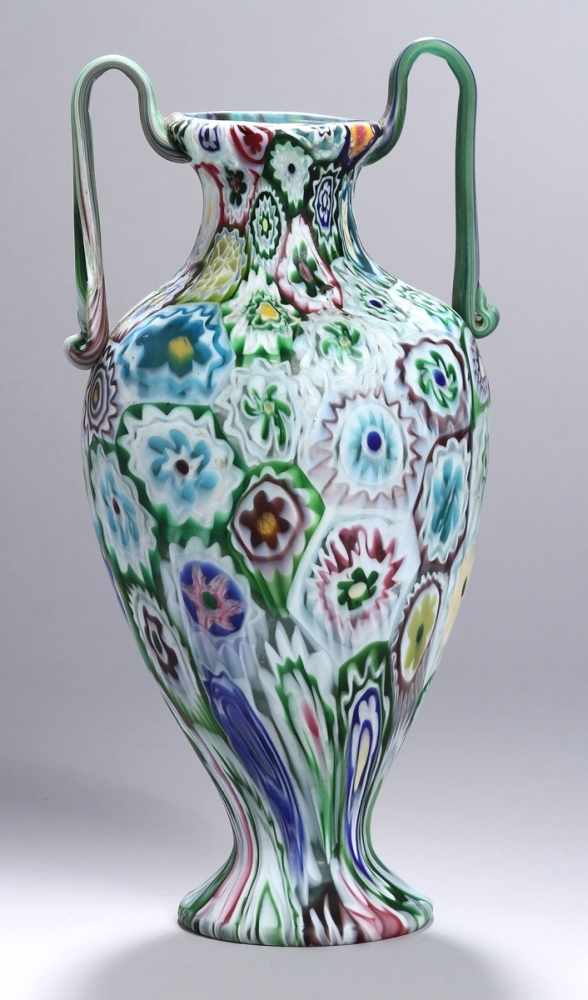 Glas-Doppelhenkelziervase, "Murrine", Murano, Fratelli Toso, um 1910, 2 applizierte, am unteren