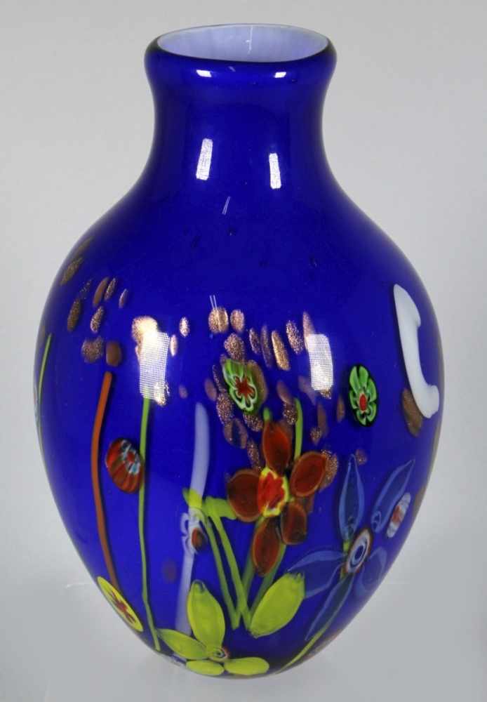 Glas-Ziervase, "Murrine floreali", wohl Murano, neuzeitlich, runder Stand, ovoider Korpus mit - Image 2 of 4