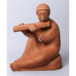 Terracotta-Figur, "Flötespieler", anonymer Bildhauer 1. Hälfte 20. Jh., auf Sockel sitzende,