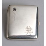 Zigaretten-Etui, dt., um 1910, Silber 800, rechteckig, scharnierter Deckel, Wandungverziert mit