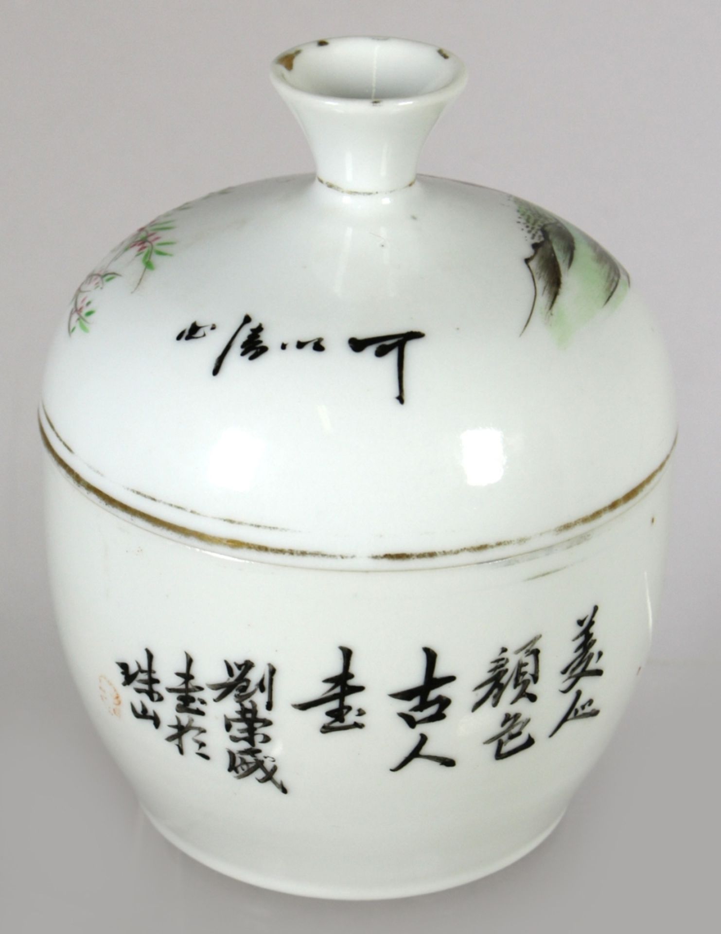 Porzellan-Deckeldose, China, um 1900, gebauchte Form mit gewölbtem Deckel undTrichterknauf, - Bild 2 aus 3
