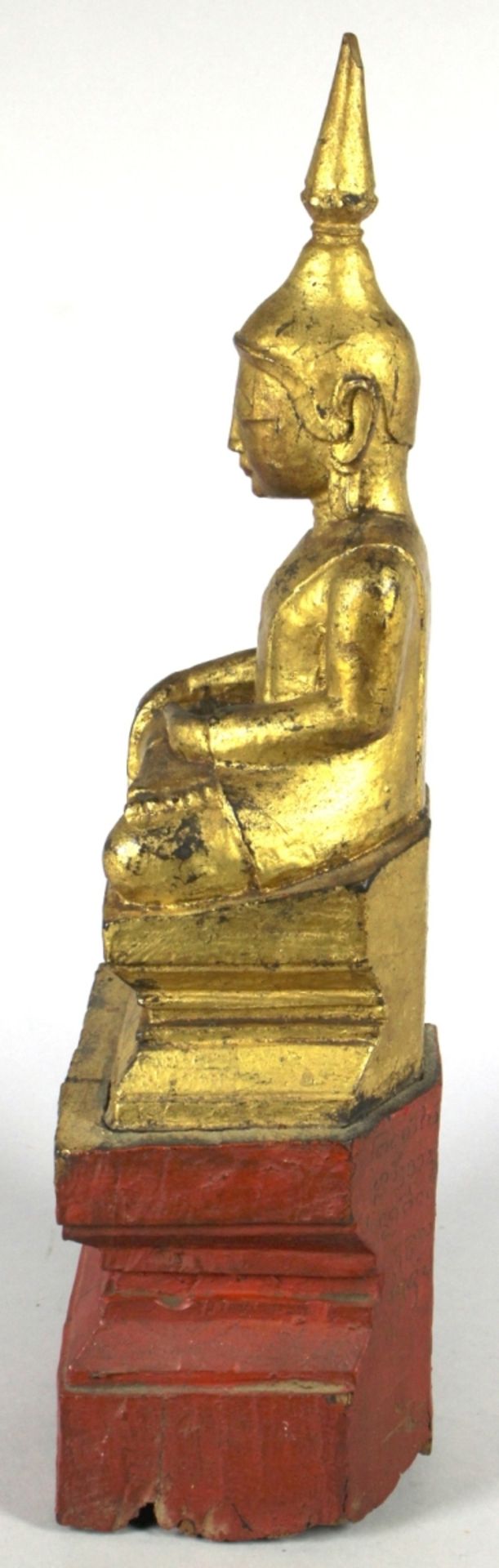 Holz-Buddha, Burma, 18./19. Jh., auf gestuftem Rechteckpodest gestufter Rechtecksockel - Bild 2 aus 5