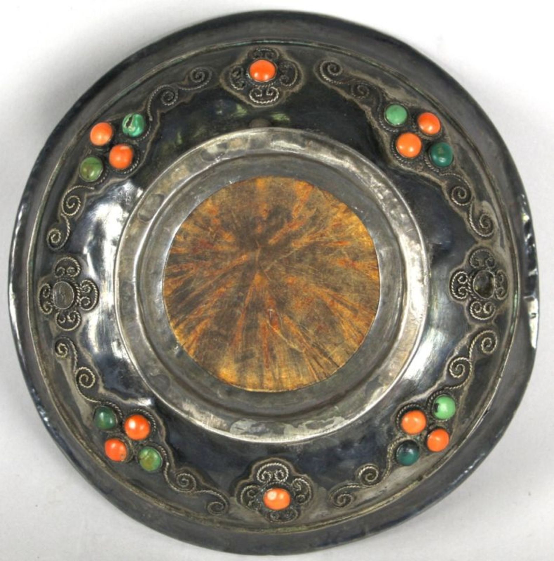 Zierschale, Tibet, 18. Jh., Wurzelholz, Abschlußbereiche mit Silbermontur, im unterenBereich mit - Bild 3 aus 3