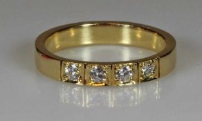 Ring, GG 750, 4 kleine Brillanten zus. ca. 0.20 ct., 5 g, RM 18 20.00 % buyer's premium on the