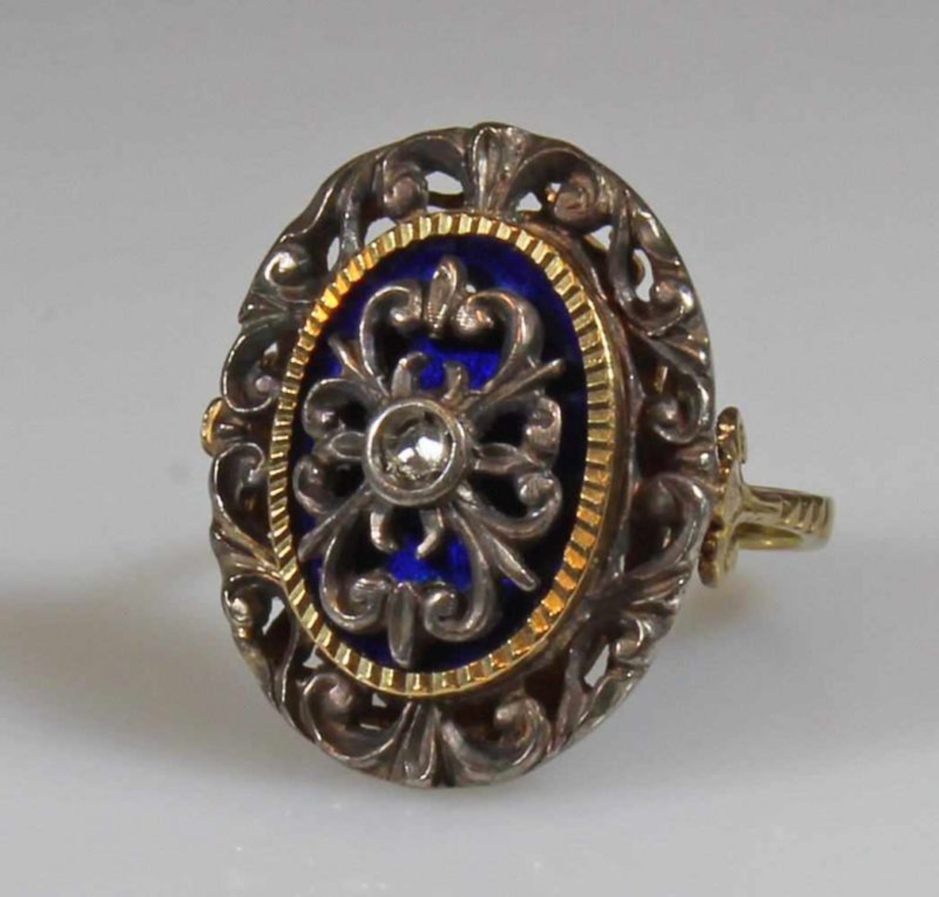 Ring, 2. Hälfte 19. Jh., GG 750, Email, Besatz aus Silber, 1 Diamant-Rose, 7.5 g, RM 16 20.00 %
