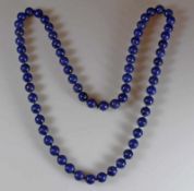 Lapislazuli-Kette, ø 10 mm, endlos, 76 cm lang 20.00 % buyer's premium on the hammer price 19.00 %