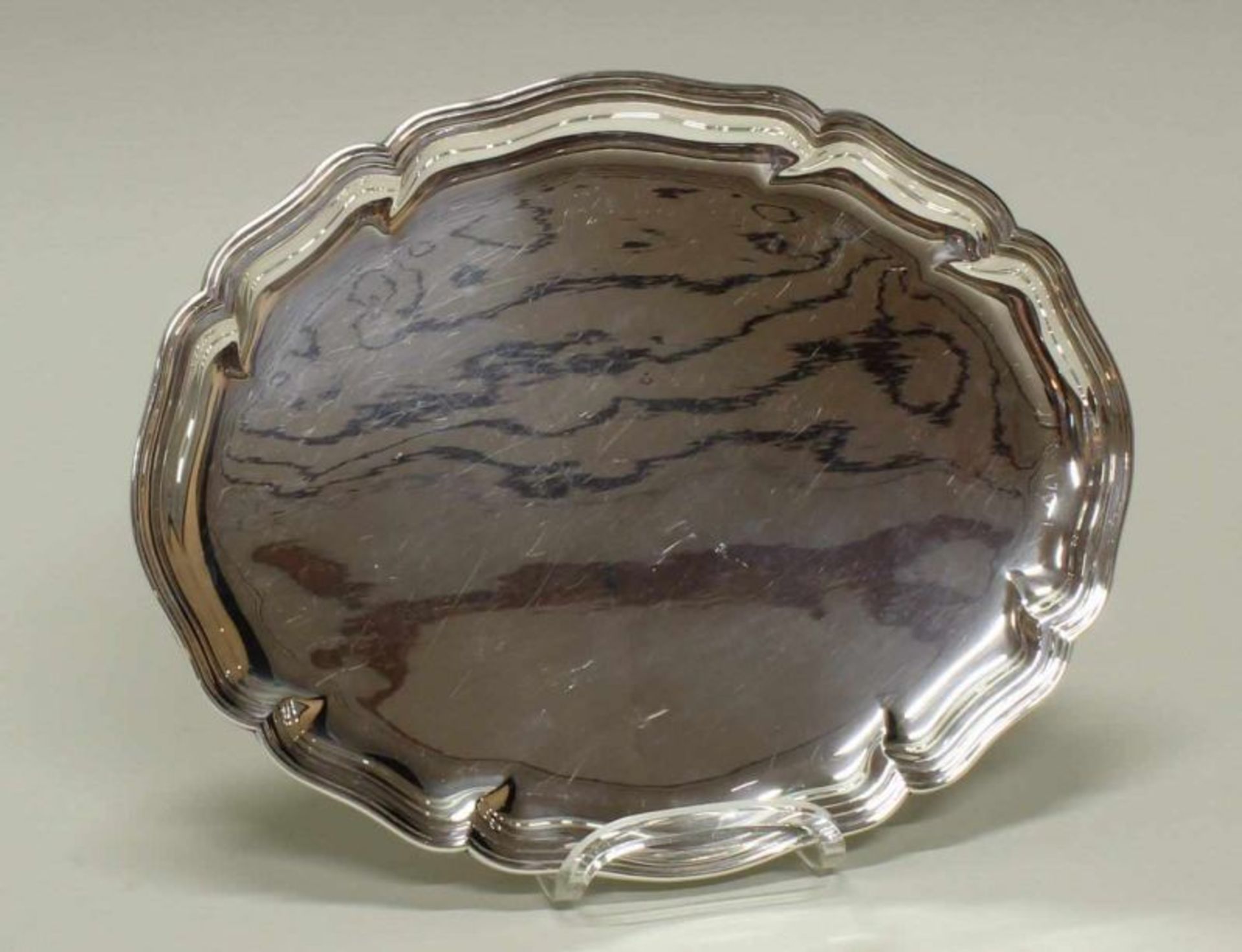 Tablett, Silber 830, Wilkens, oval, passig-geschweifter Profilrand, 27 x 21 cm, ca. 285 g, minimal