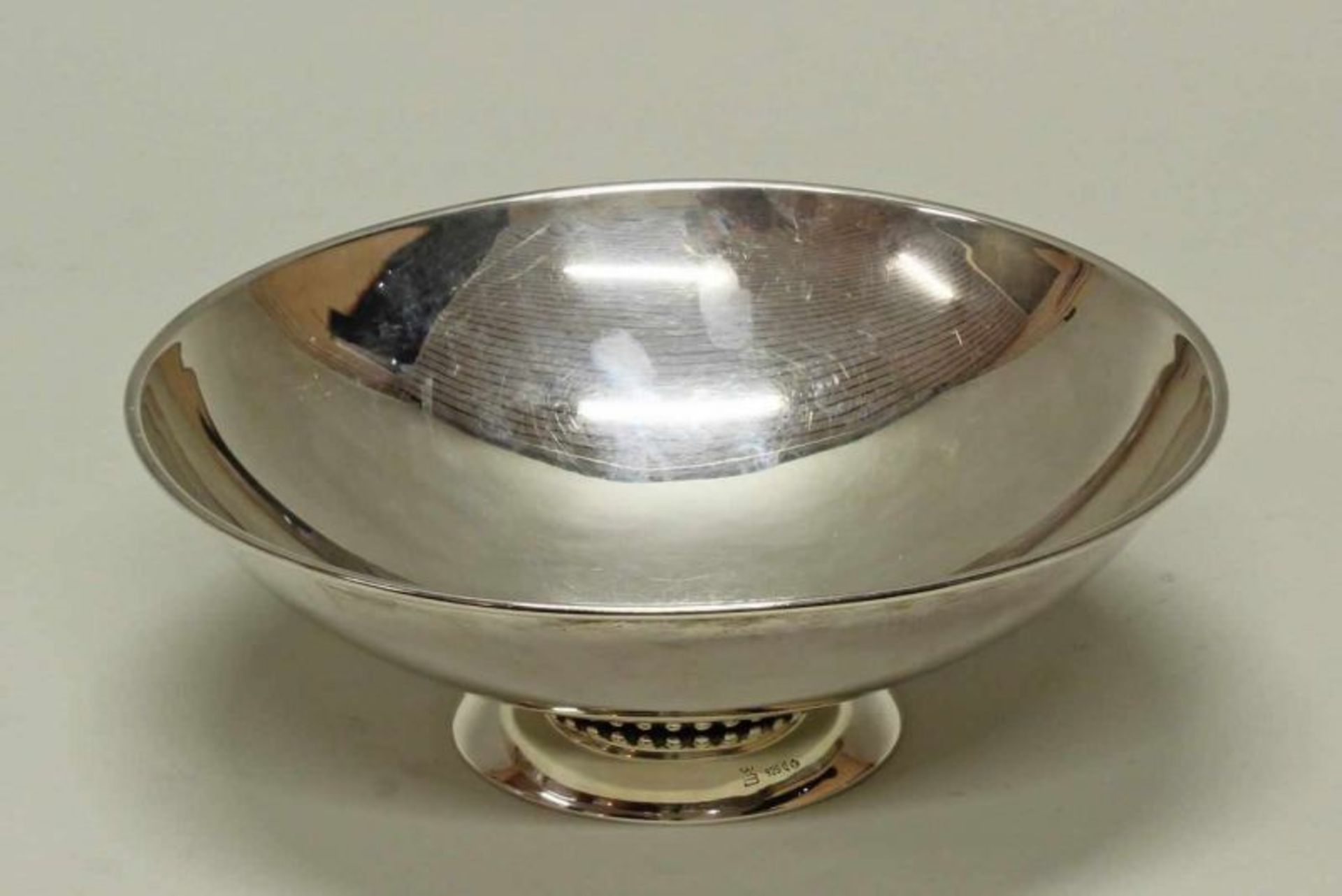 Fußschale, Silber 925, deutsch, glatt, Nodus mit Perlschnur, 6.5 cm hoch, ø 18.8 cm, ca. 282 g 20.00
