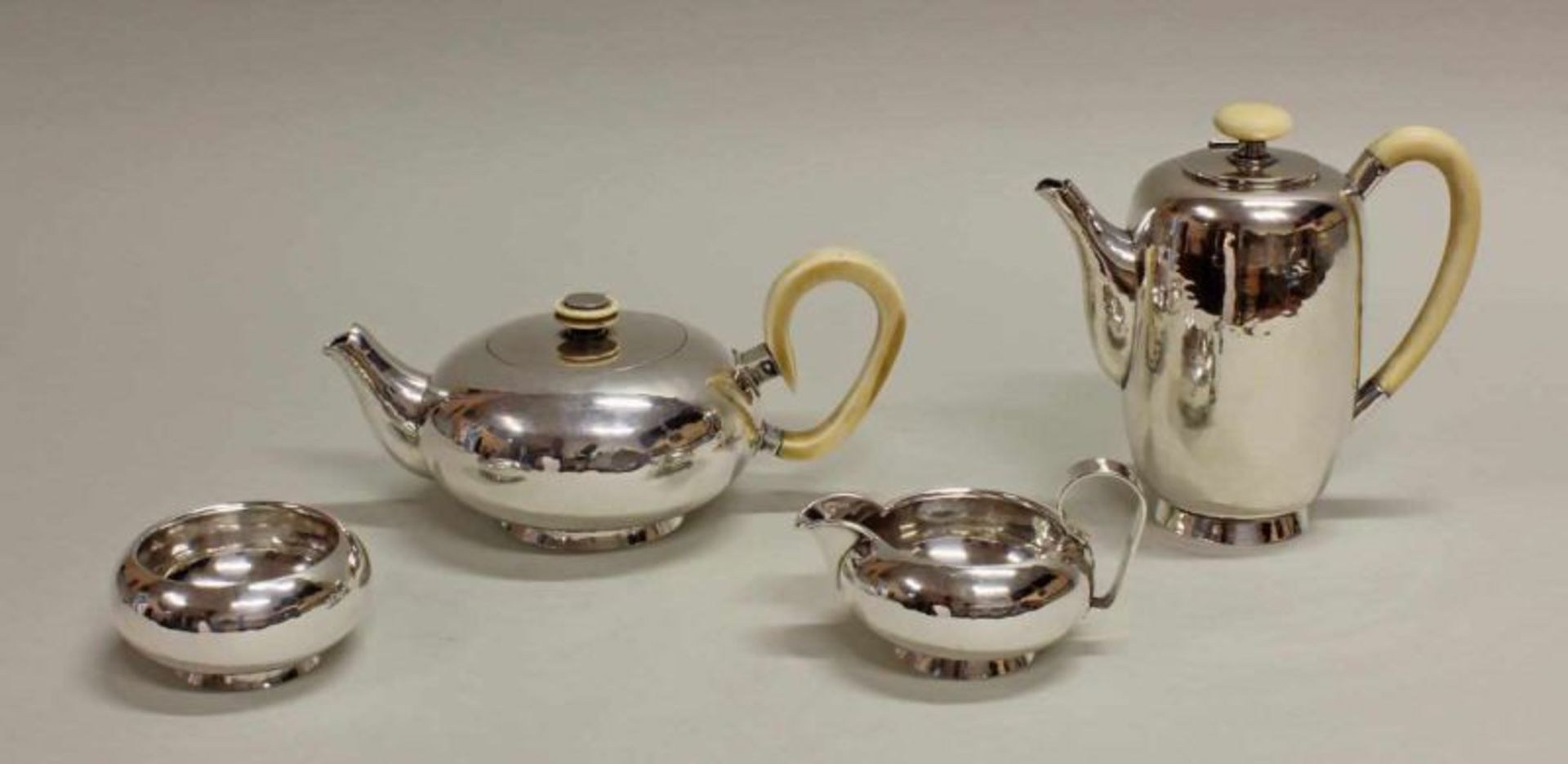 Kaffeekanne, Teekanne, Sahnegießer, Zuckerschale, Silber 800, deutsch, wohl 1930er Jahre,