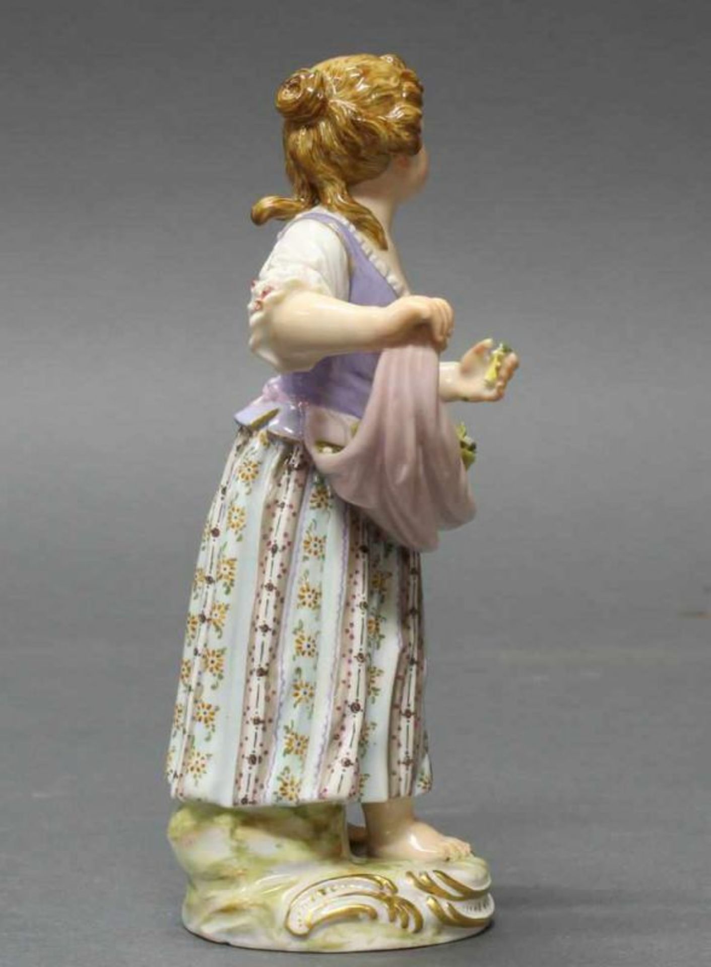 Porzellanfigur, "Mädchen mit Blütenkorb", Meissen, Schwertermarke, 1850-1924, 1. Wahl, - Image 4 of 4