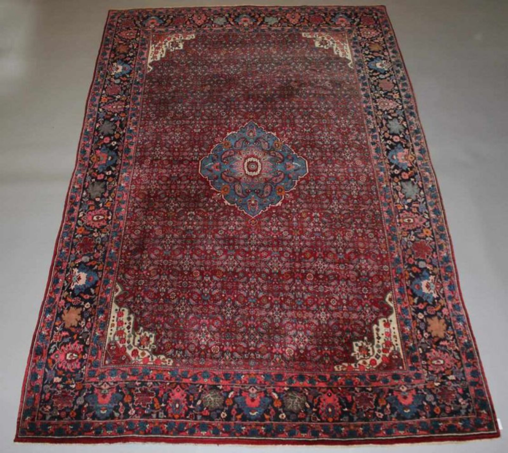 Bidjar, Persien, alt, ca. 3.43 x 2.20 m 20.00 % buyer's premium on the hammer price 19.00 % VAT on