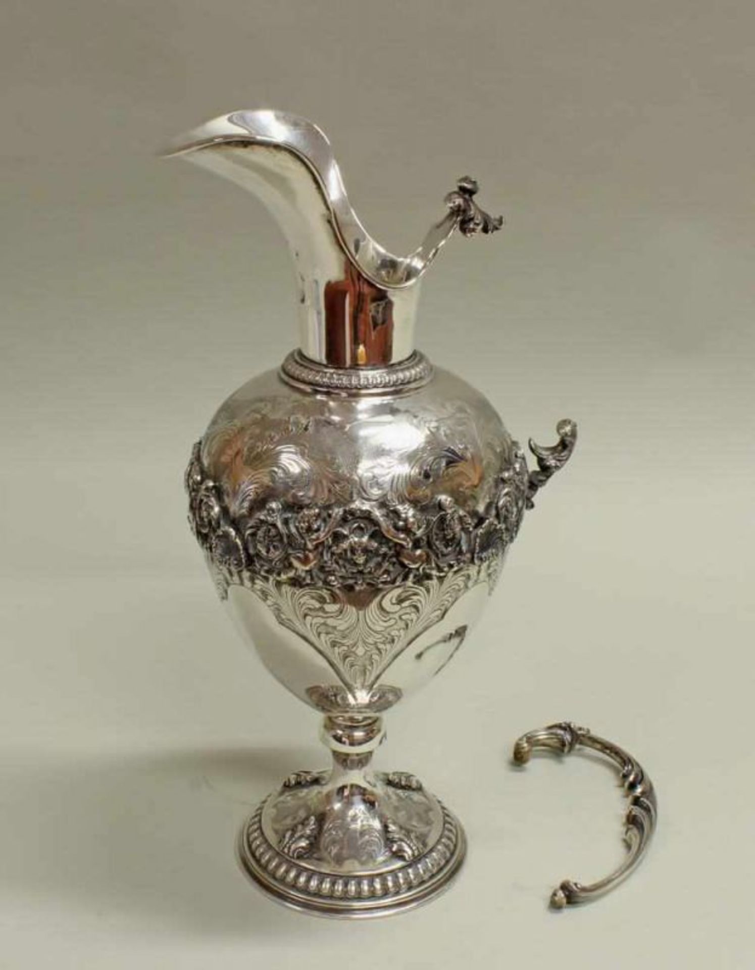 Schenkkanne, Silber 800, Italien, Amphoraform, Rokokostil, 39 cm hoch, ca. 1.328 g, Henkel