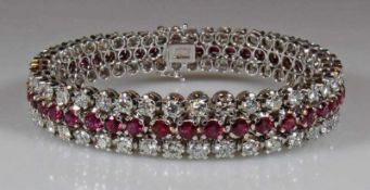 Armband, WG 750, 45 Rubine zus. ca. 8.60 ct., 88 Brillanten zus. ca. 10.25 ct., etwa w/vvs, 18.5