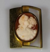 Brosche, 1970er Jahre, GG 750, Muschel-Kamée, 3.5 x 2.5 cm, 12 g 20.00 % buyer's premium on the