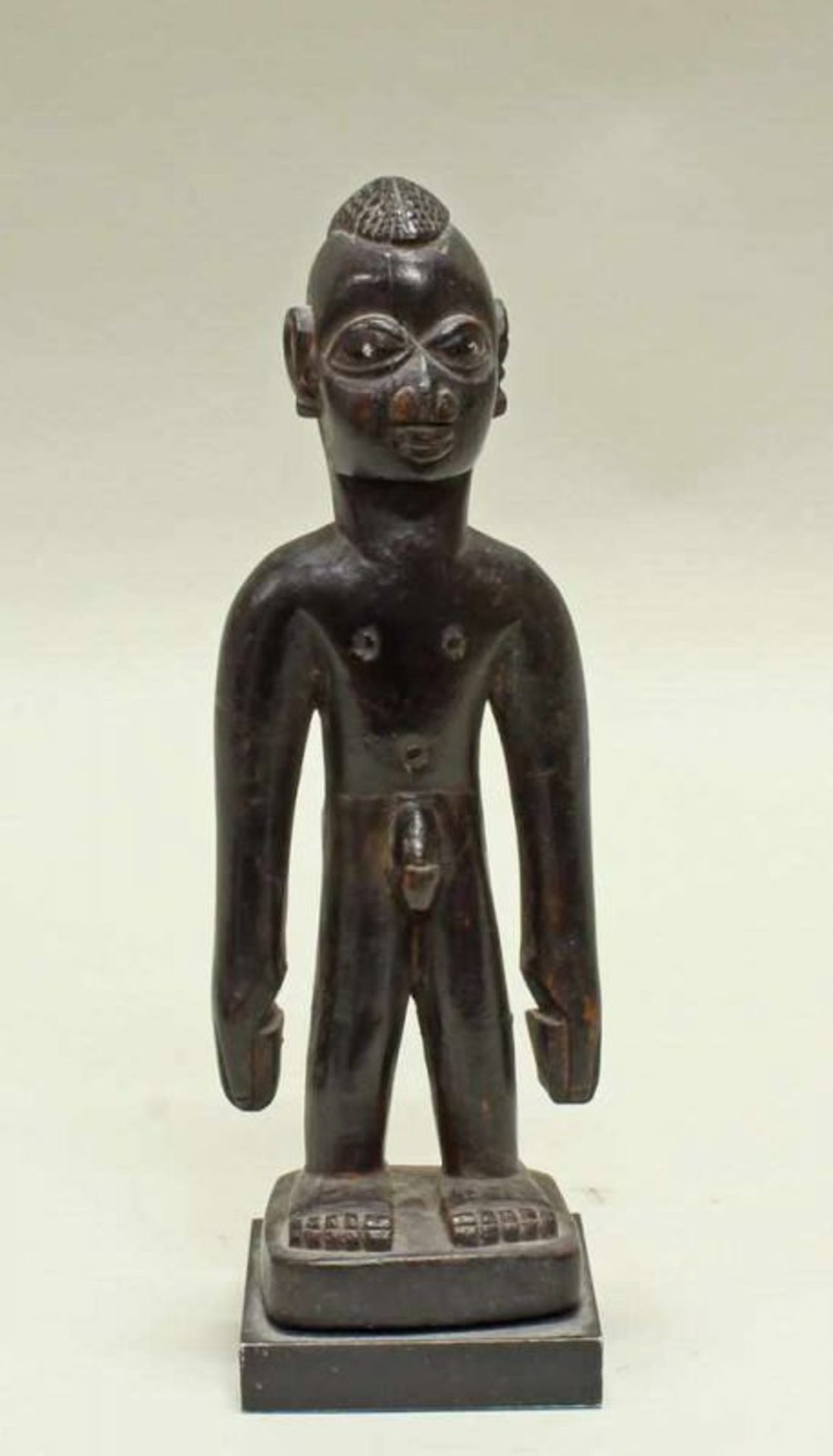 Figur, Joruba, Nigeria, Afrika, authentisch, Holz, 23.5 cm hoch, gesockelt. Provenienz:
