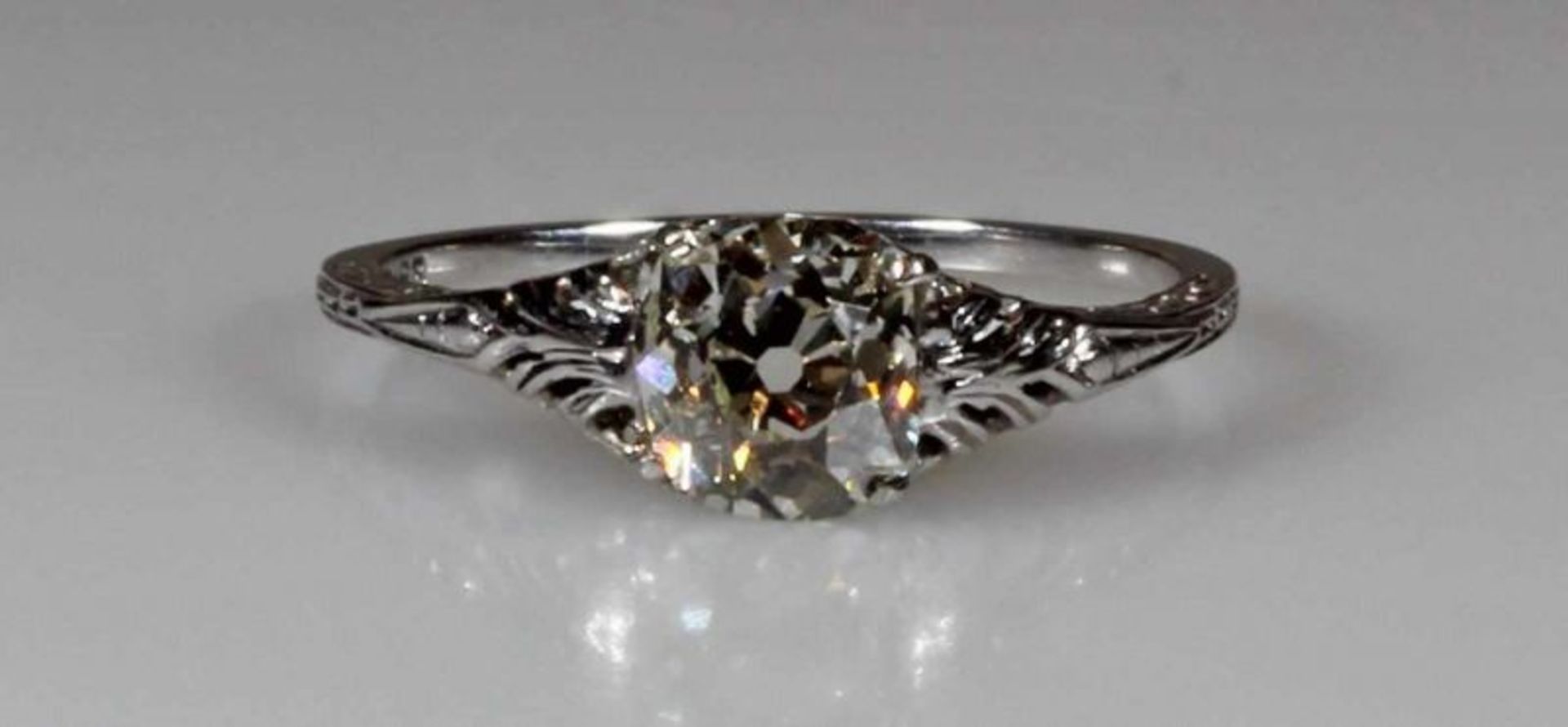 Ring, Platin, 1 Altschliff-Diamant ca. 1.80 ct., etwa top cape2/vs1, Platingewicht ca. 1.7 g, RM