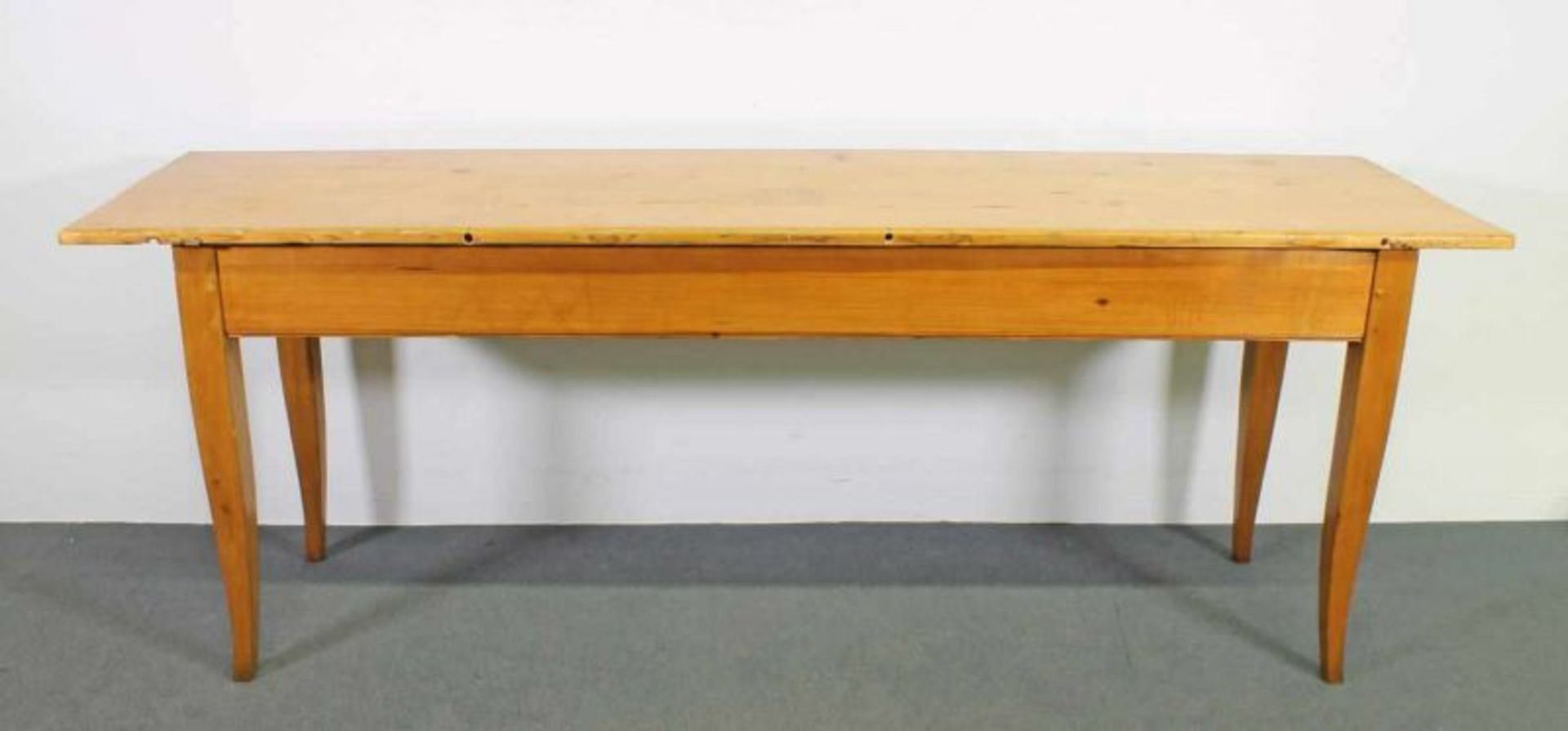 Tisch, 19. Jh., Platte Weichholz, nicht originale Beine in Buche, 77 x 212 x 57 cm, Gebrauchs- und