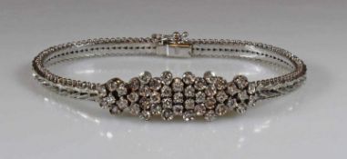 Armband, WG 585, 45 Brillanten zus. ca. 1.20 ct., alle etwa tcr-w/si-p1, teilweise beschädigt,