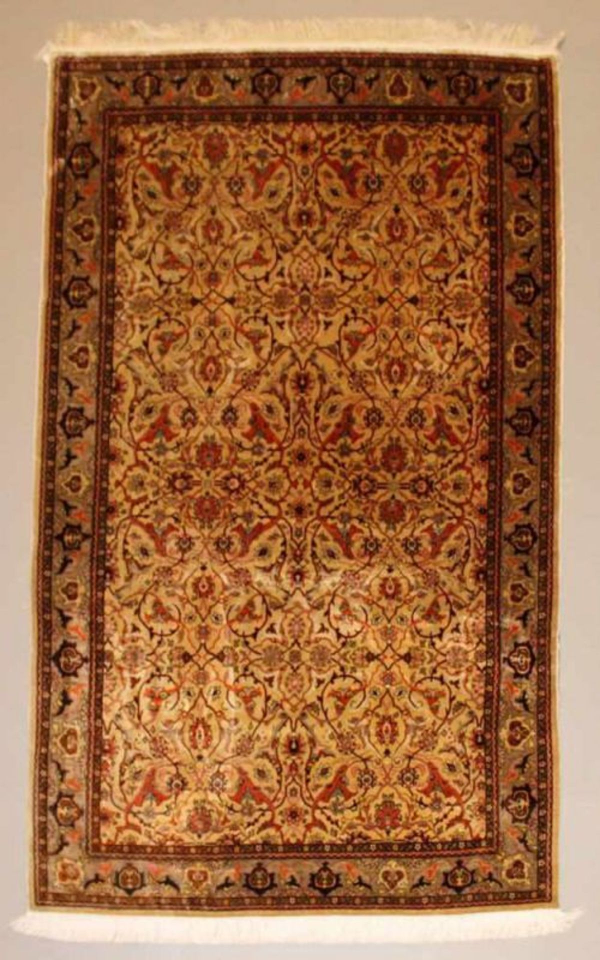 Hereke, Türkei, Seide, ca. 1.90 x 1.18 m, Rand leicht schadhaft 20.00 % buyer's premium on the