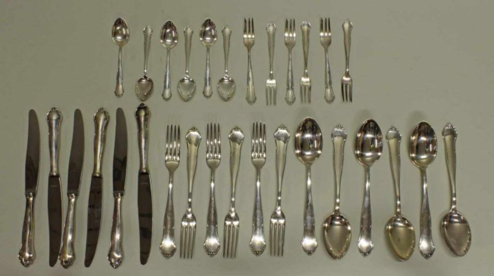 Besteck, Silber 800, Lutz & Weiß, Barockform: 6 Gabeln, 6 Messer, 6 Esslöffel, 6 Kuchengabeln, 6