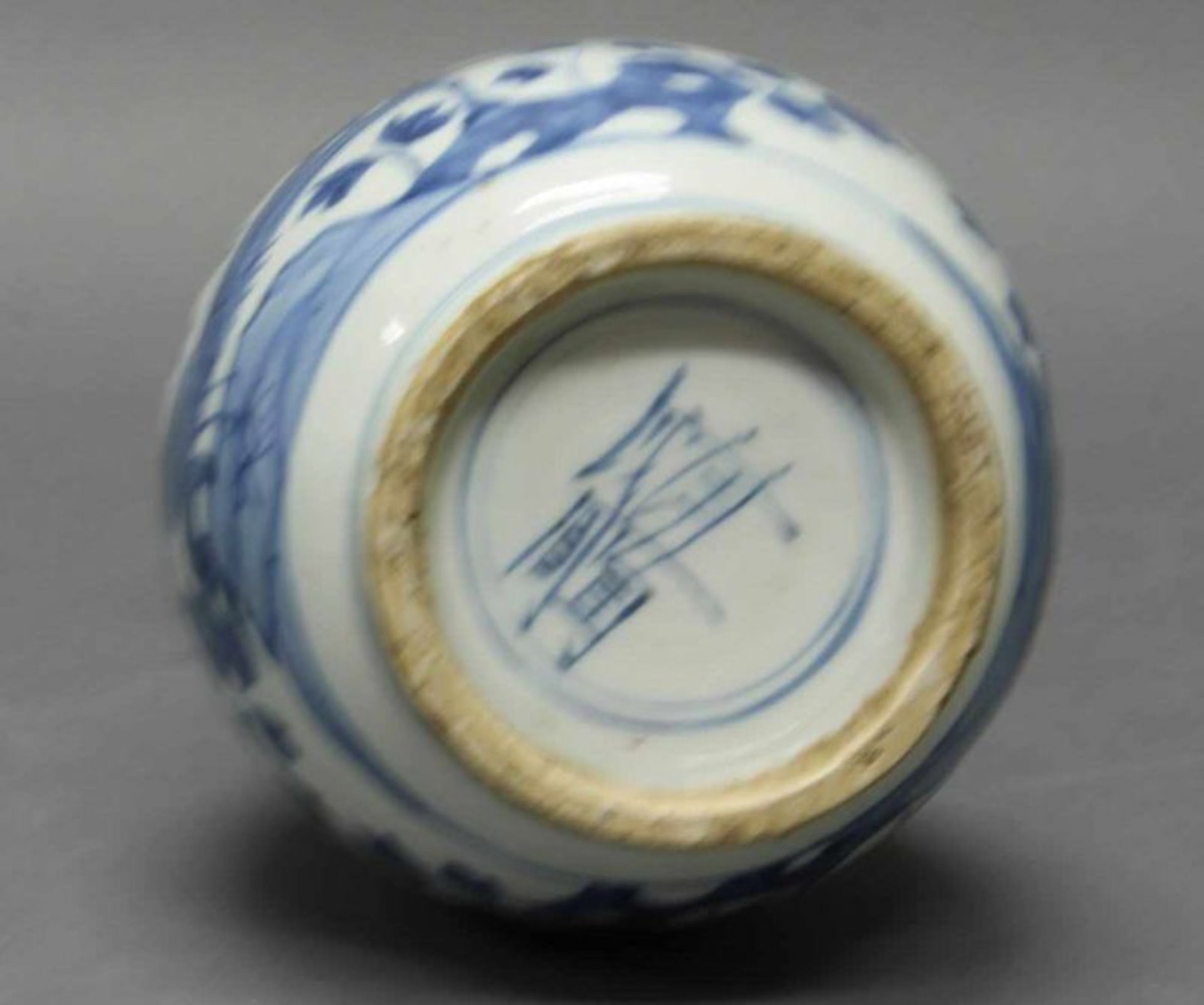 Vase, China, 20. Jh., Porzellan, floraler Blaudekor, blaue Bodenmarke, 26.5 cm hoch 20.00 % buyer' - Image 2 of 2