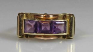 Ring, GG 585, 3 quadratisch facettierte Amethyste, 4 g, RM 17.5 20.00 % buyer's premium on the