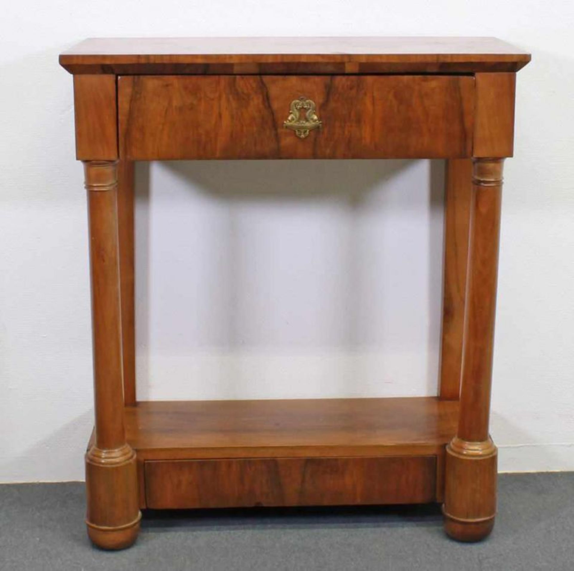 Konsoltisch, Biedermeier, um 1825, Mahagoni, zwei Schübe, vorne zwei Rundsäulen, 84 x 73 x 31 cm