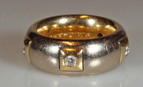 Ring, WG/Roségold 750, 5 Brillanten zus. ca. 0.40 ct., etwa fw-w/lpr.-vvs, Goldgewicht 27.5 g, RM