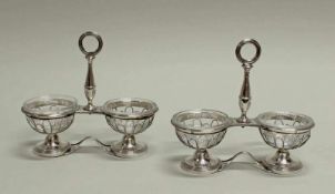 Paar Gewürzständer, Silber 950, Frankreich, 1819-1838, Doppelschalen an Tragegriff, dazu farblose