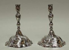 Paar Kerzenleuchter, Silber, 19. Jh., ungemarkt, barocke Form, je einflammig, Sockelrand je mit