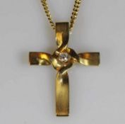 Anhänger, 'Kreuz', GG 585, 1 Brillant ca. 0.10 ct., an Collierkette, GG 585, 12 g 21.01 % buyer's