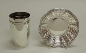 Schale, Silber 830, deutsch, Blütenform, 3.2 cm hoch, ø 15.3 cm, ca. 112 g; Becher, Silber 826,