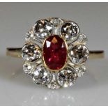 Ring, RG 585, 1 ovaler facettierter Rubin ca. 1.25 ct., 6 Altschliff-Diamanten zus. ca. 1.20 ct.,