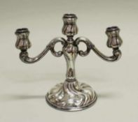 Kerzenleuchter, Silber 835, Gayer & Krauss, Barockform, dreiflammig, geschwert, 22 cm hoch, ein