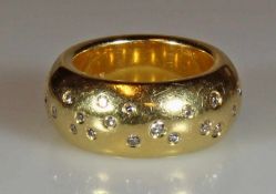 Ring, sog. Sternenhimmel, GG 750, 25 Achtkant-Diamanten zus. ca. 0.25 ct., etwa w/si, 22.6 g, RM
