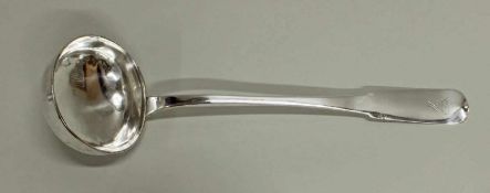 Suppenkelle, Silber 13-lötig, Meistermarke IHC (?), Griffende mit graviertem H unter Krone, 39 cm