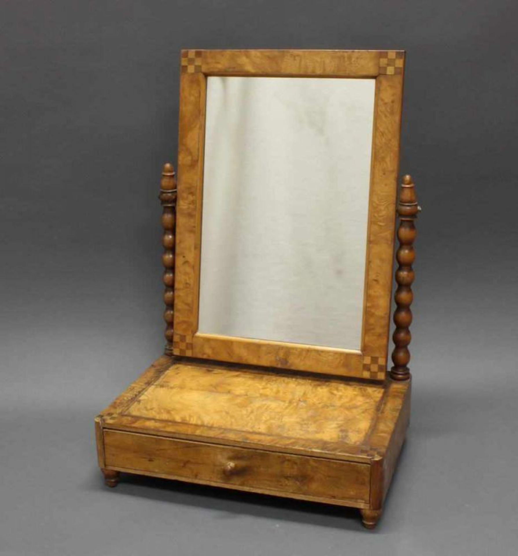 Tischspiegel, 19. Jh., Eschewurzel, kleine Einlegearbeit, ein Schubfach, 60.5 x 41 x 29 cm,