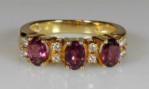 Ring, GG 585, 3 ovale facettierte Amethyste, 8 kleine Besatz-Diamanten, 5 g, RM 17 21.01 % buyer's