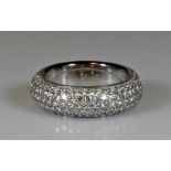 Ring, WG 750, Brillanten zus. ca. 1.55 ct., etwa tw/vvs, Ringschiene mit Widmung,11.78 g, RM 16.5