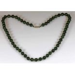 Jadekette, Kugeln ø 8 mm, Schließe Silber 925, 51 g, ca. 60 cm lang 21.01 % buyer's premium on the