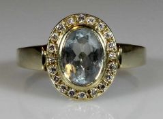 Ring, GG 585, 1 oval facettierter Aquamarin, Brillant-Besatz, 5 g, RM 20.5 21.01 % buyer's premium