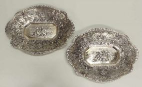 Paar Amorettenschalen, Silber 800, deutsch, oktogonaler Spiegel, durchbrochene Fahne, Reliefdekor, 4