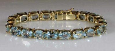 Armband, GG 585, 20 ovale facettierte Topase, ca. 9 x 7 mm, 32.3 g, 18.5 cm lang 21.01 % buyer's