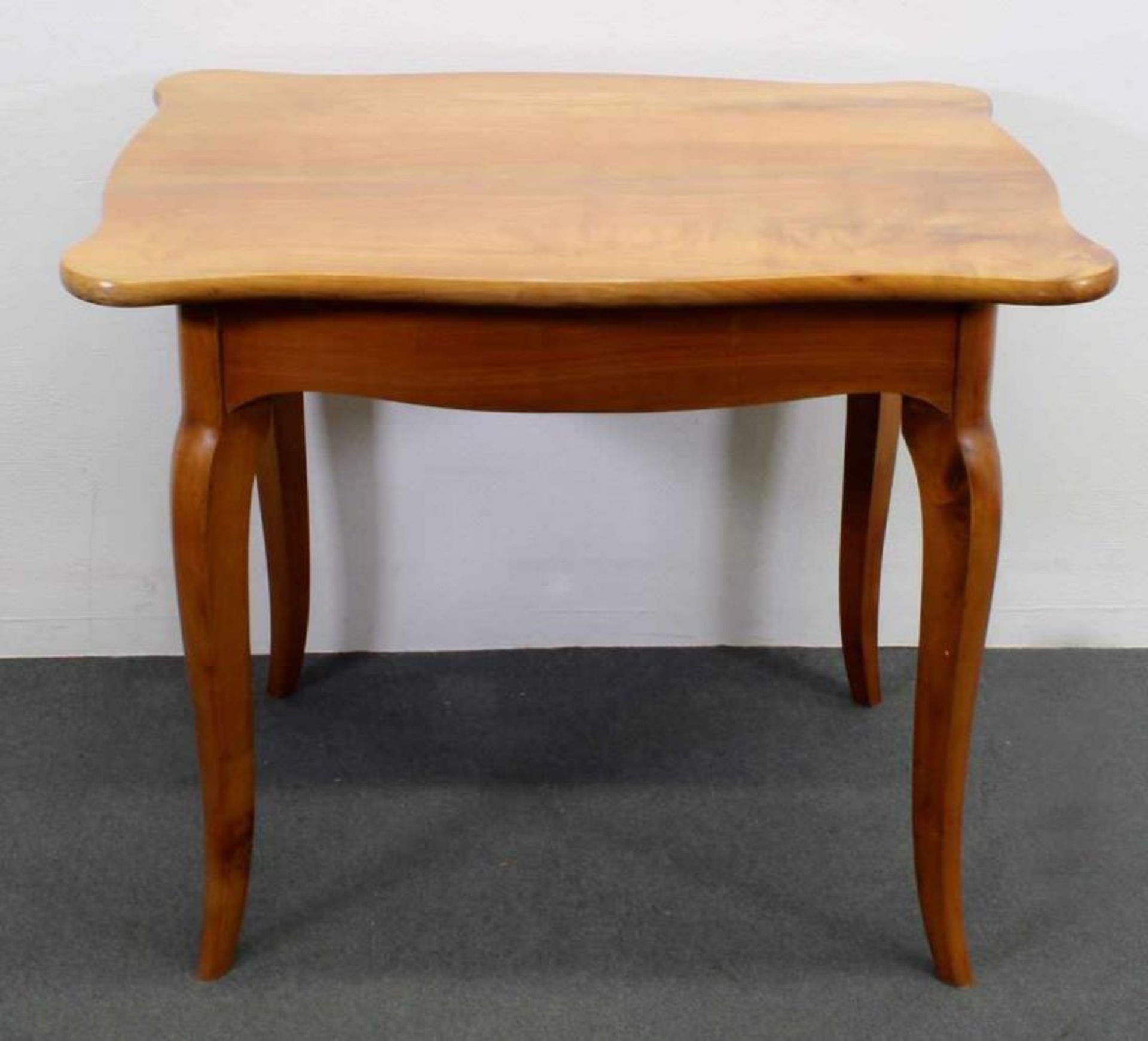 Tisch, Biedermeier, um 1840, Kirschholz, 75.5 x 92 x 73 cm, Platte leicht fleckig 21.01 % buyer's