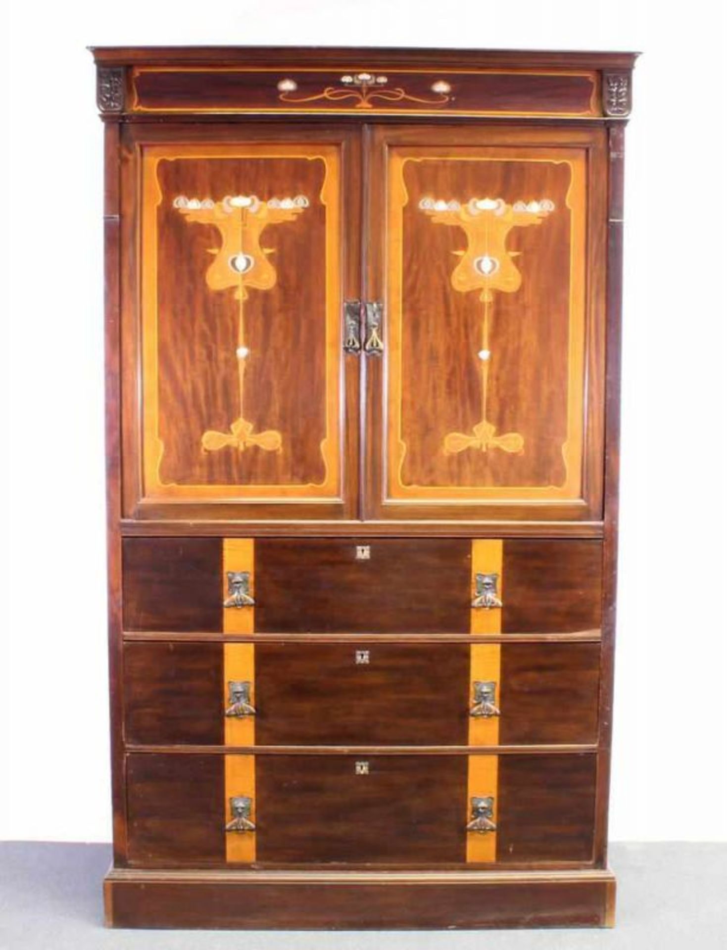 Wäscheschrank, 'Linen Press', England, um 1900, Jugendstil, Mahagoni, intarsiert mit verschiedenen